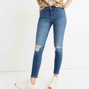 9" Mid-Rise Skinny Crop Jeans in Delmar Wash